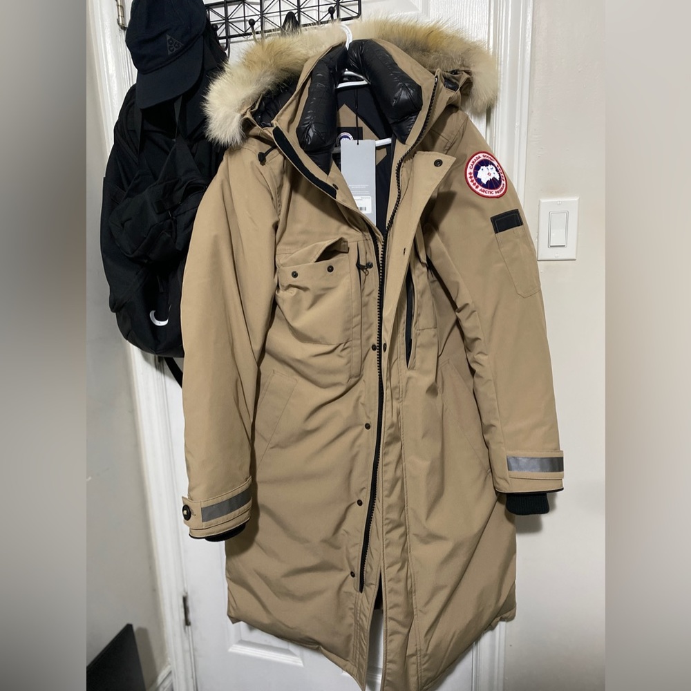 CANADA GOOSE WESTMOUNT PARKA. MENS MEDIUM.